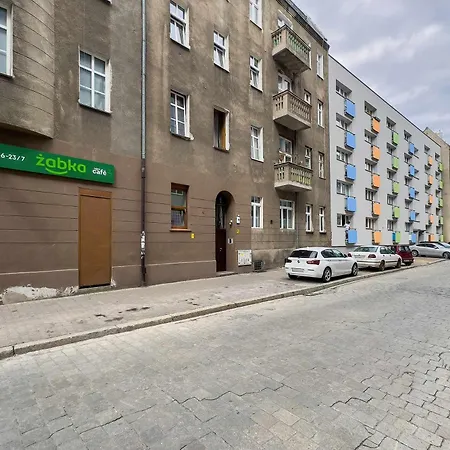 Colorful Spizowa In Near Centre By Renters Daire Wroclaw