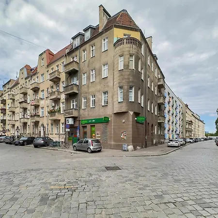 Colorful Spizowa In Near Centre By Renters Daire Wroclaw